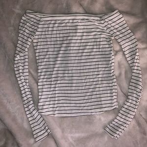 WHITE OFF THE SHOULDER TOP SIZE SMALL